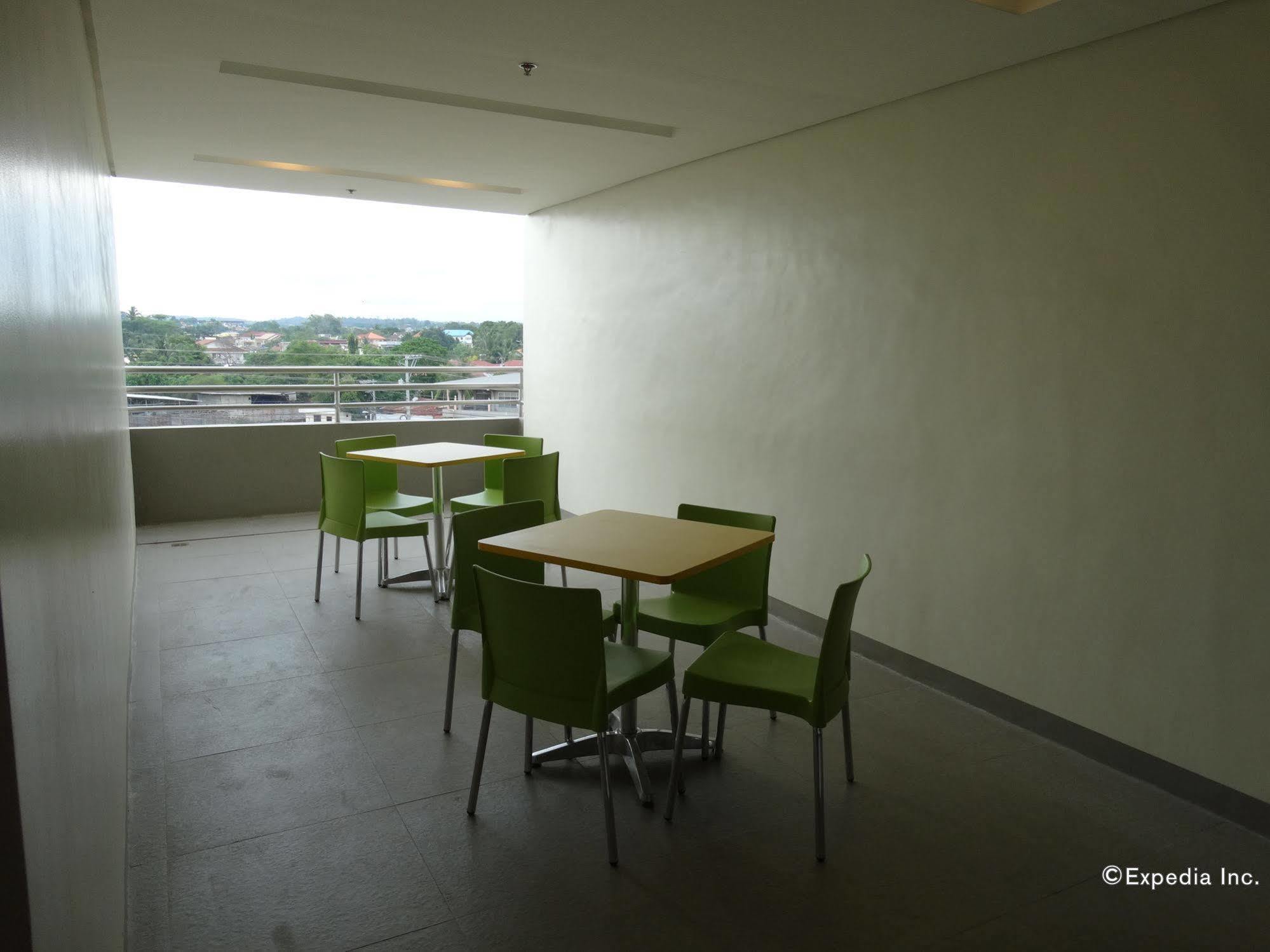 Go Hotels Lanang - Davao Exterior foto